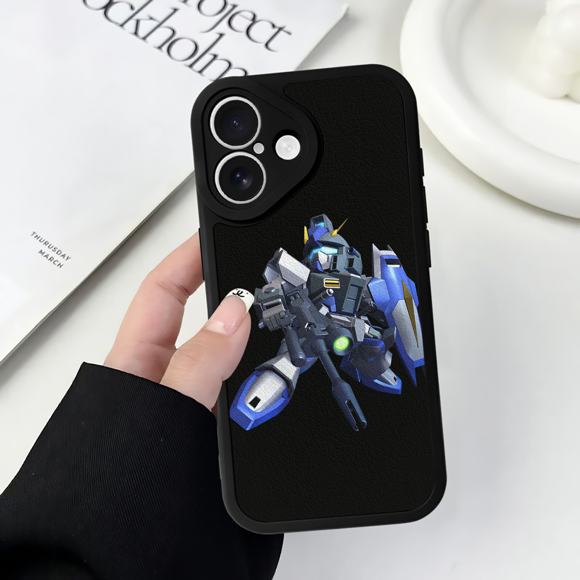（画像用） 機動戦士ガンダム Mobile Suit Gundam 【iPhone 16シリーズ対応】シリコンスマホケース（レザー調） 材質：シリコン